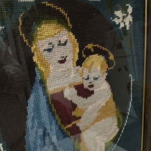 ANTIQUE  Framed Needlepoint Blonde Mother Mary & Baby  Jesus in wood frame 17x14 - Picture 7 of 9